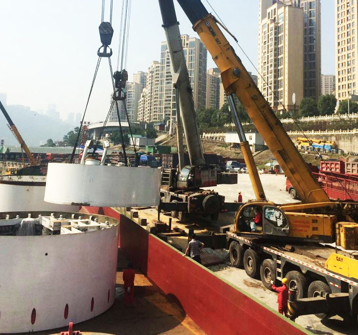 尼玛吊车作业中